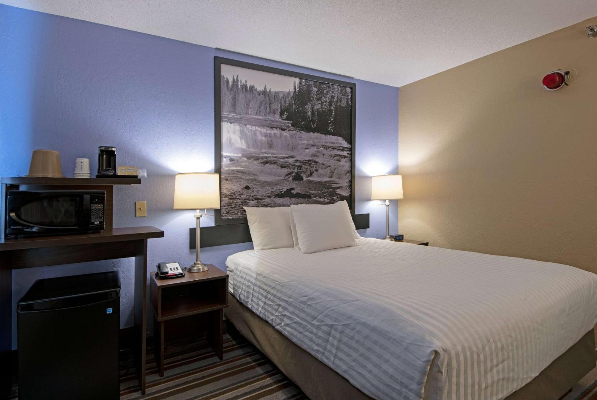 Super 8 By Wyndham On The Hill