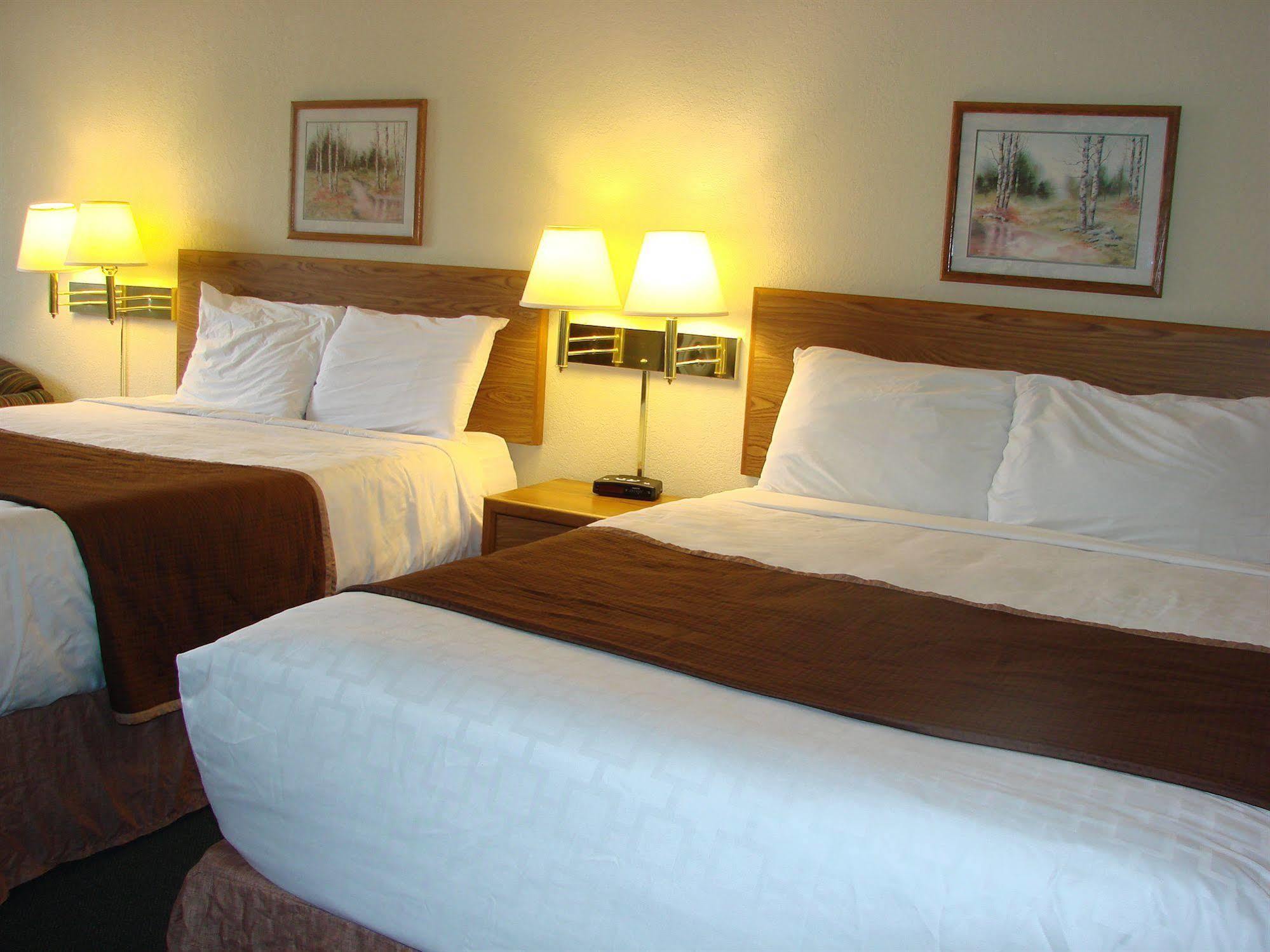 Hotel Super 8 By Wyndham On The Hill 2*